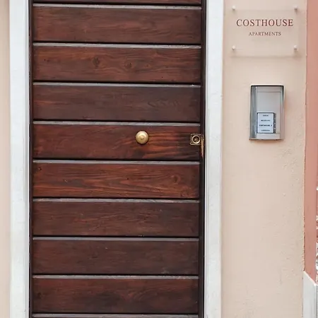 Costhouse Lägenhet Brescia